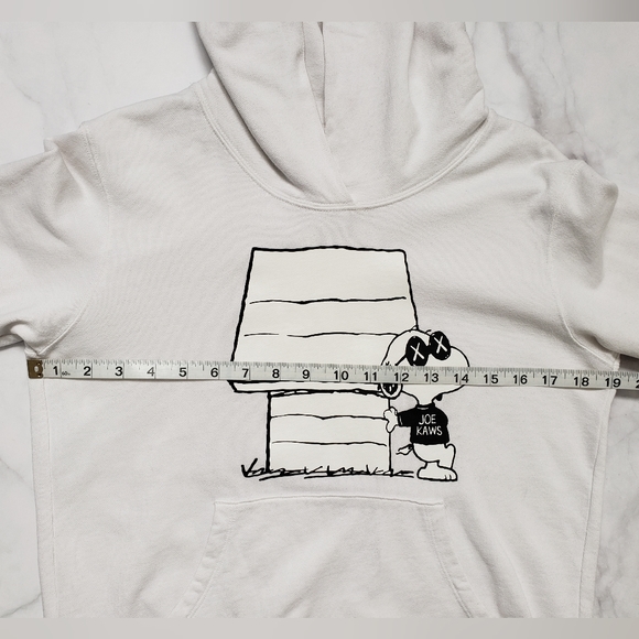 Uniqlo X KAWS X Peanuts Joe Kaws Doghouse Sweatshirt - Picture 8 of 13